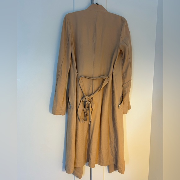 Express soft waterfall camel colored trench coat - Picture 2 of 4